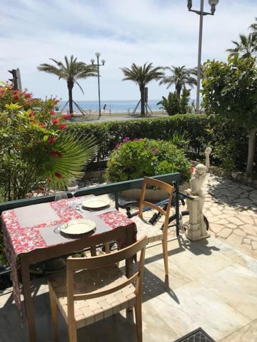 91 Promenade Des Anglais Le Stellamar Nizza Exterior foto